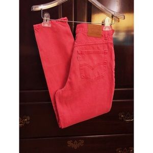 New w/ tags women’s Levi mom jean
